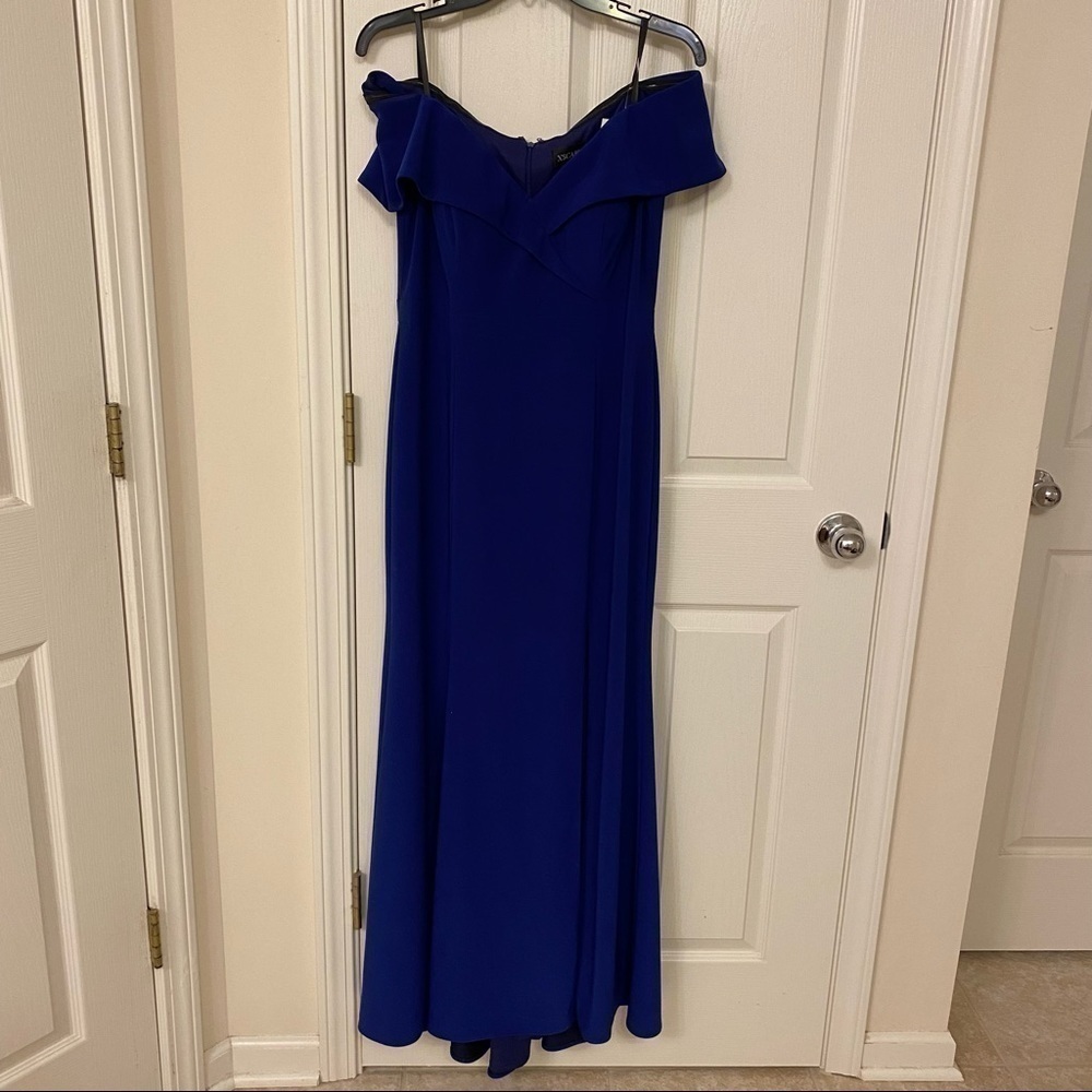 XSCAPE Petite Off-The-Shoulder Gown in Electric Blue Size 14P - Picture 3 of 9